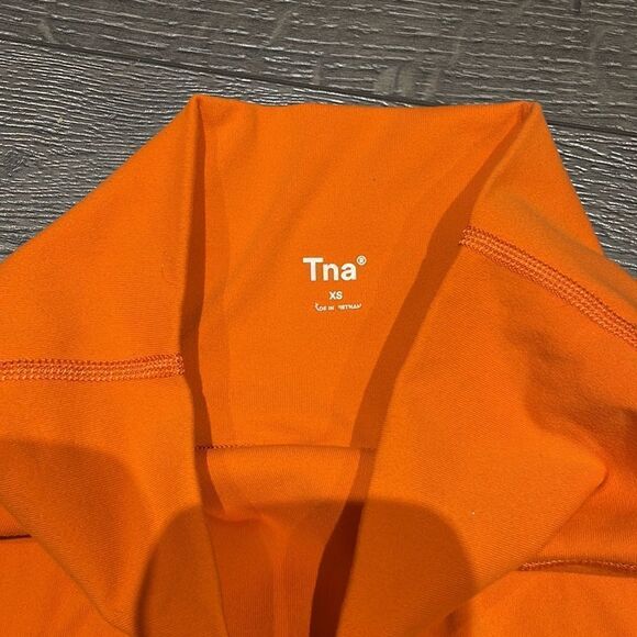 ARITZIA | TNA Atmosphere 7” Bike Shorts - Picture 3 of 9